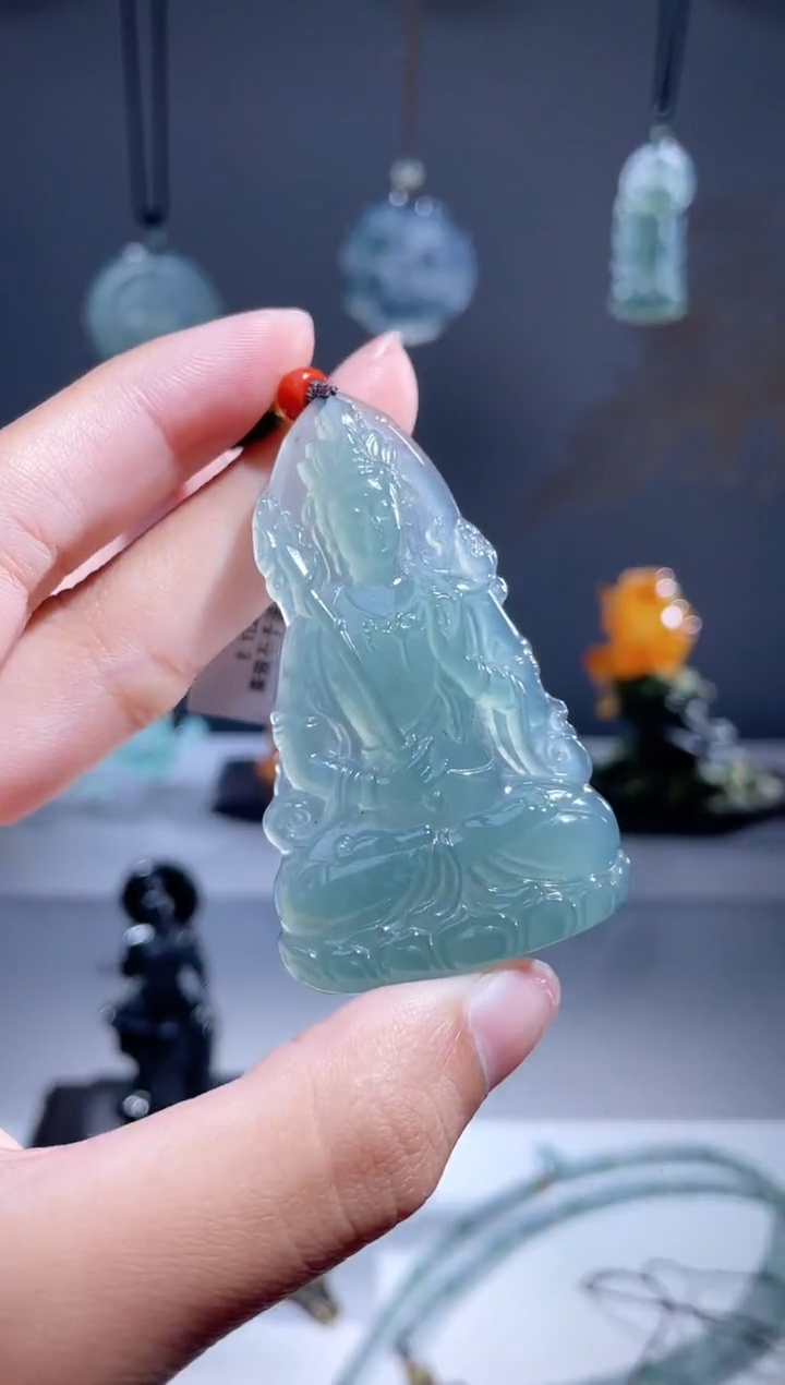 翡翠未镶嵌颈饰虚空