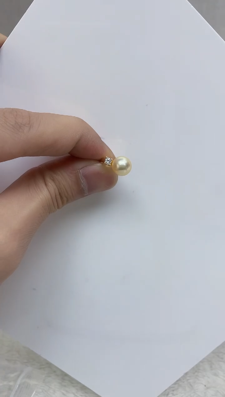 18K金镶嵌颈饰海水珍珠  