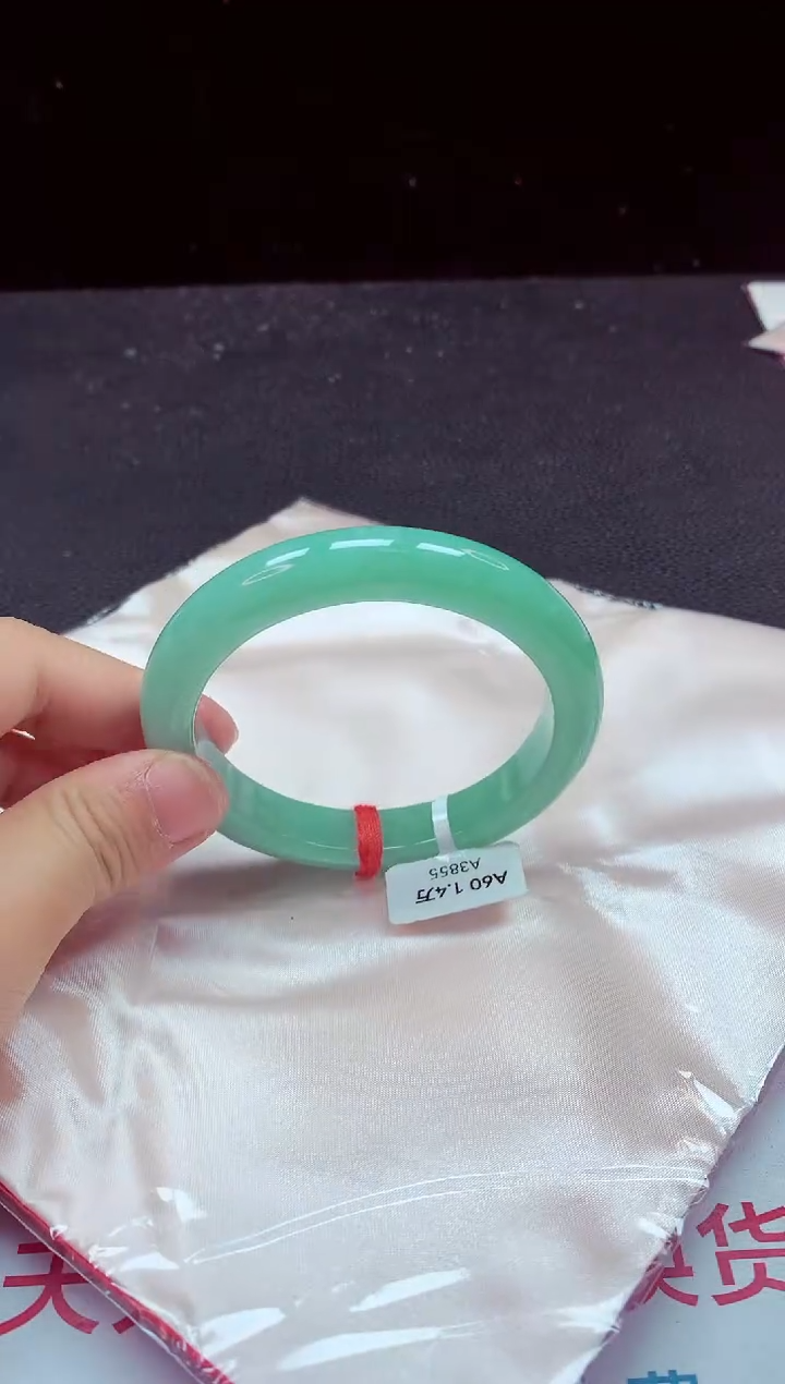 【闪购商品】翡翠手镯（圆镯）未镶嵌手镯60