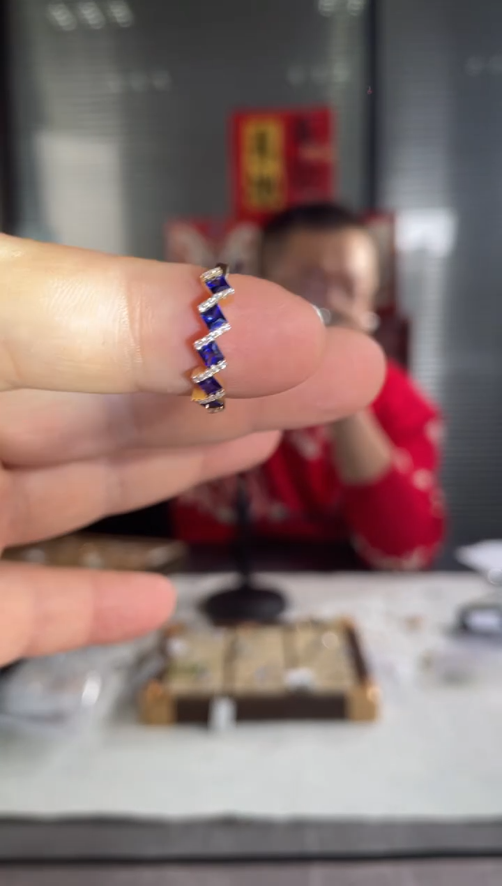 【闪购商品】蓝宝石戒指18K金镶嵌皇家蓝