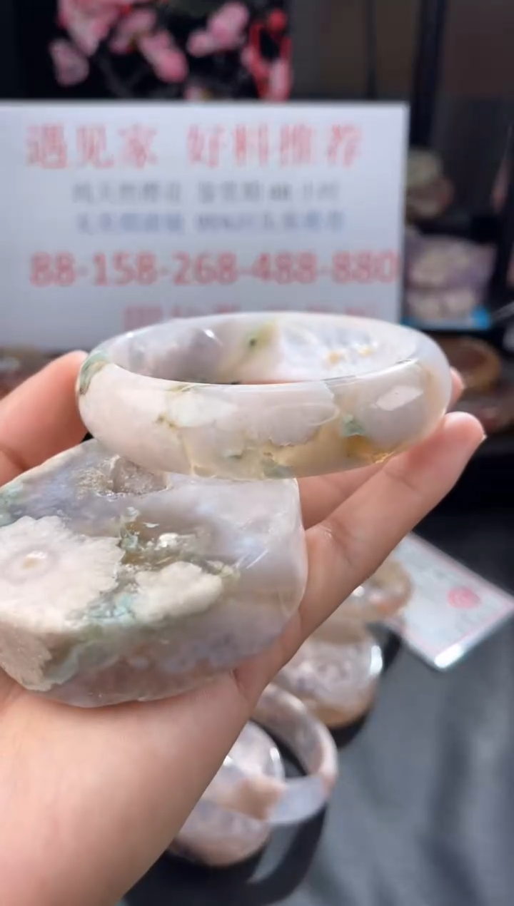 【闪购商品】石英质玉手镯未镶嵌65