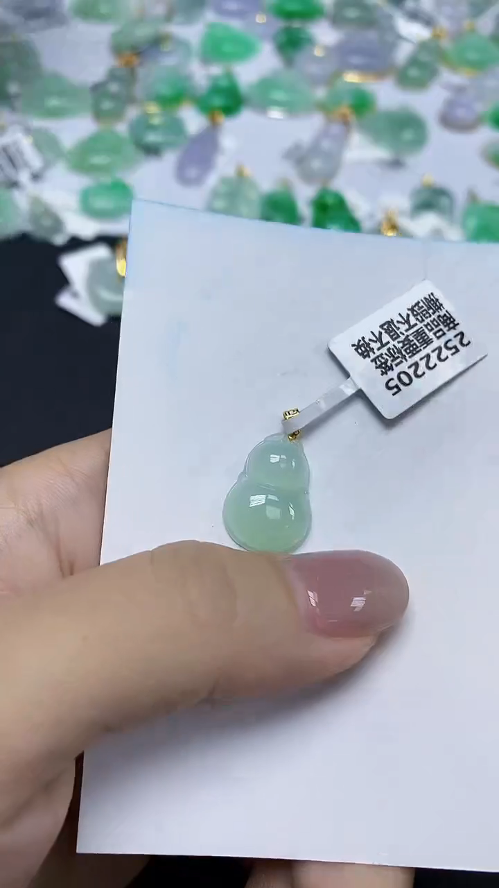 翡翠18K金镶嵌颈饰天然缅甸翡翠A货