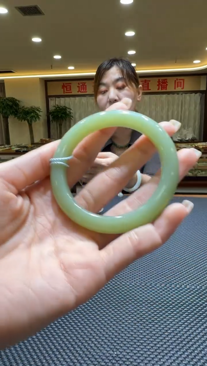 颈饰未镶嵌和田玉手镯56
