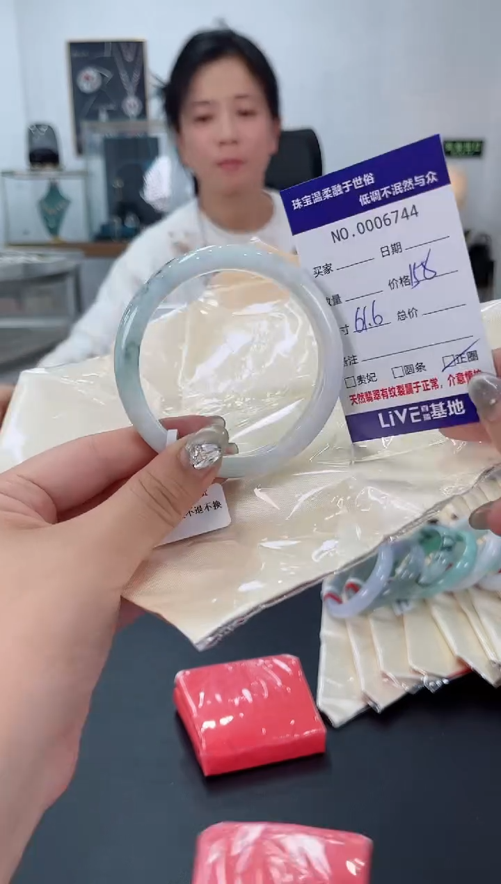 【闪购商品】翡翠手镯未镶嵌天然翡翠A货