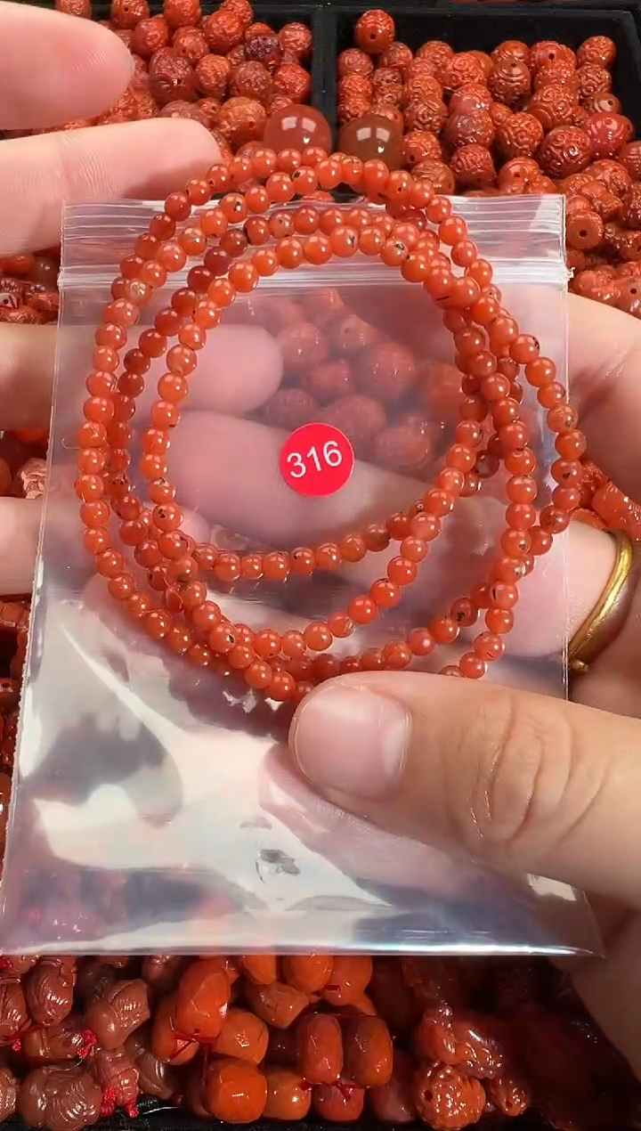 颈饰未镶嵌南红玛瑙1