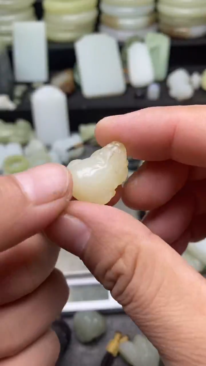 颈饰未镶嵌和田玉小貔貅