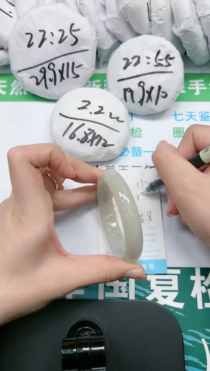 【闪购商品】石英质玉手镯未镶嵌K170-54