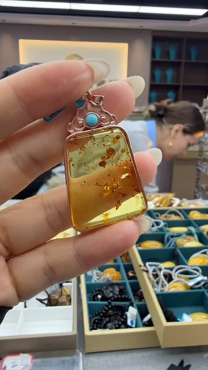 琥珀颈饰未镶嵌102秒拍号 假一罚三 