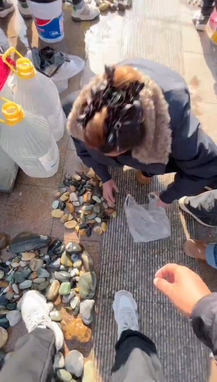 未镶嵌和田玉（糖玉）挂件和田玉