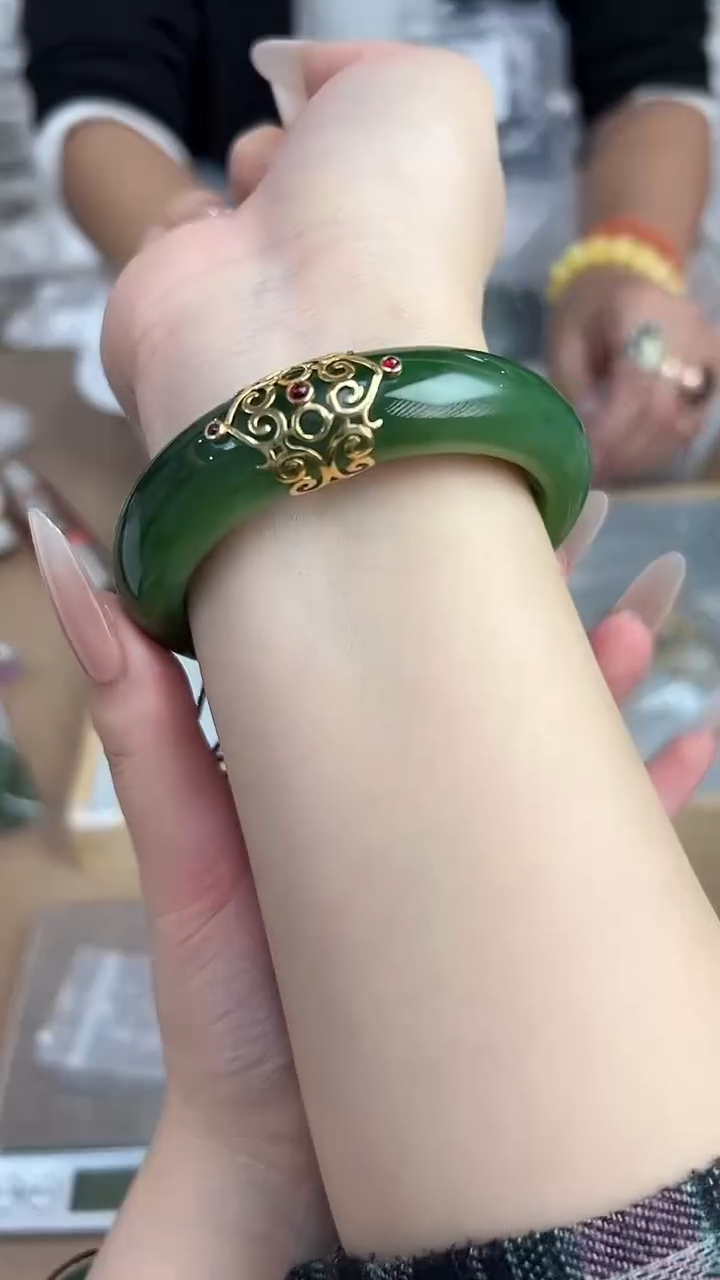 【闪购商品】和田玉手镯18K金镶嵌手镯