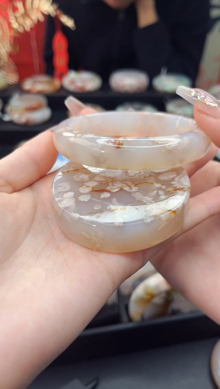 【闪购商品】石英质玉手镯未镶嵌赠送镯心（62圈口）