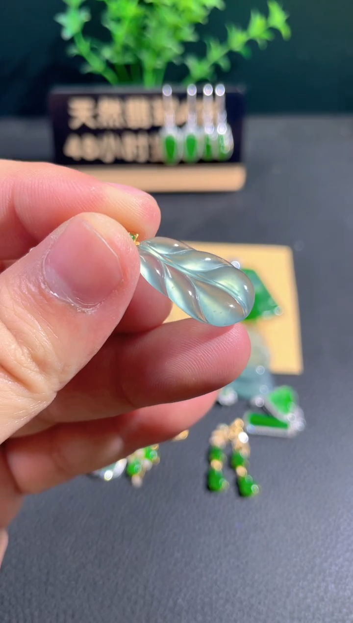 【闪购商品】翡翠颈饰18K金镶嵌翡翠