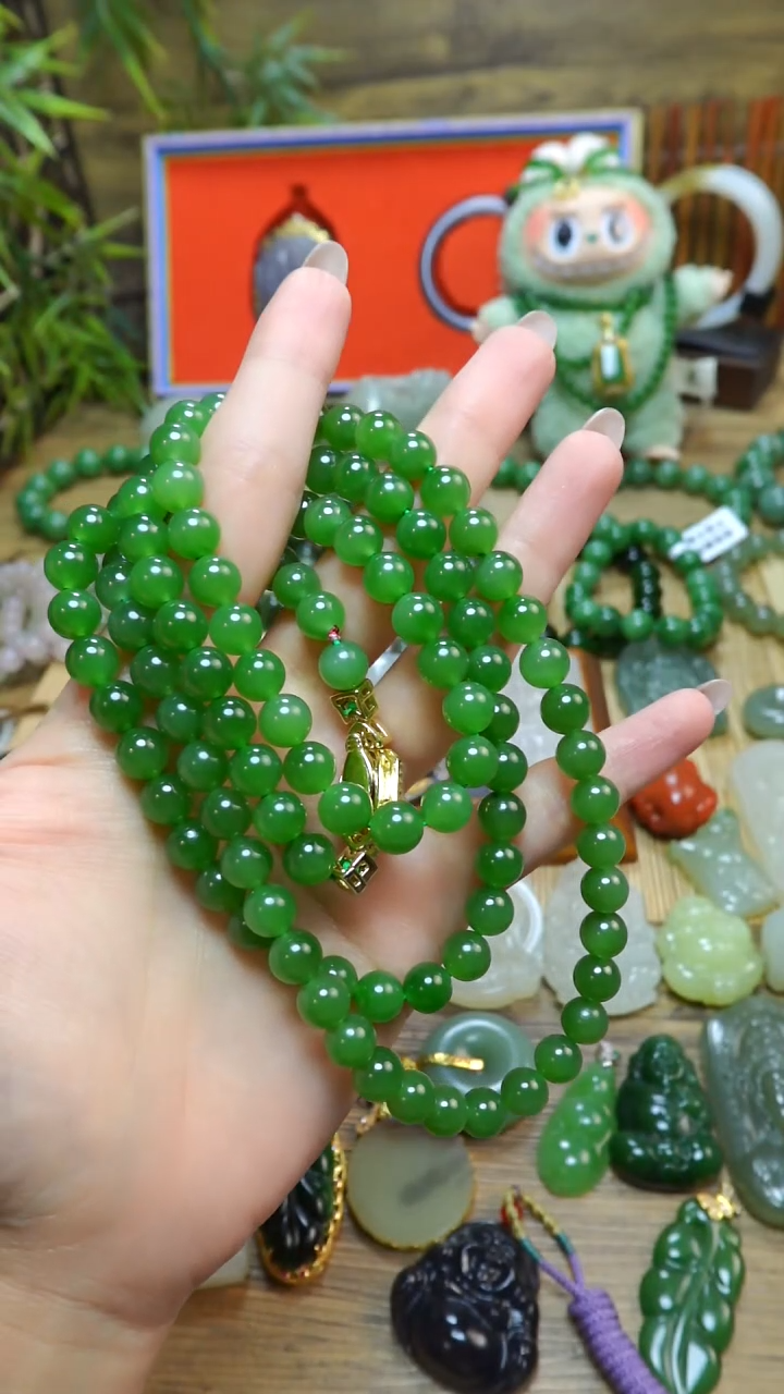 和田玉未镶嵌吊坠(不含链)俄料碧玉果绿色