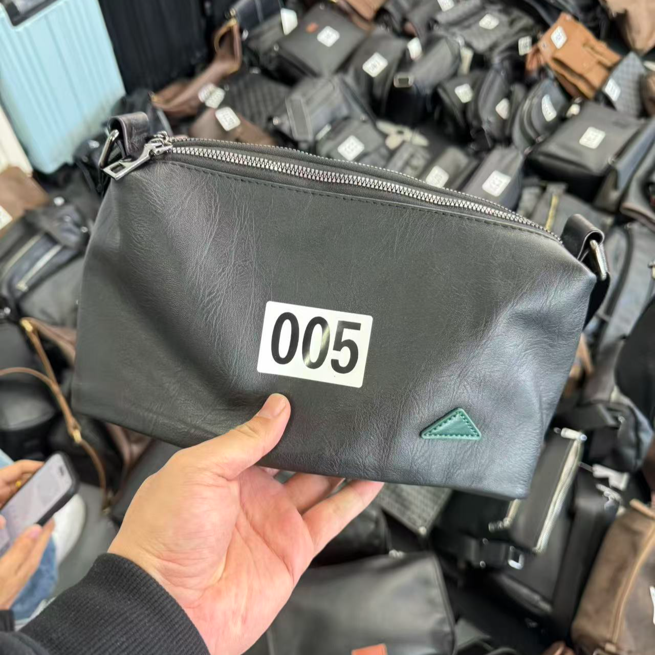 高品质男包清仓。