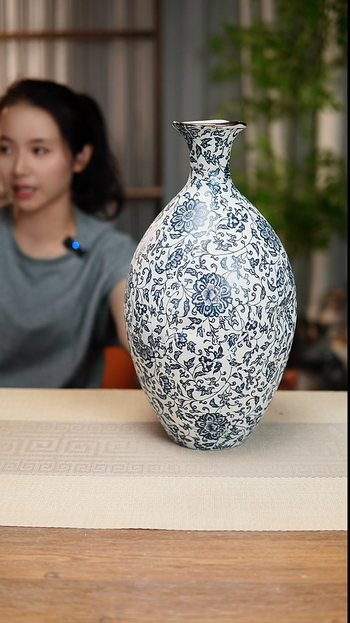 异形花器青花瓷缠枝莲保龄球瓶