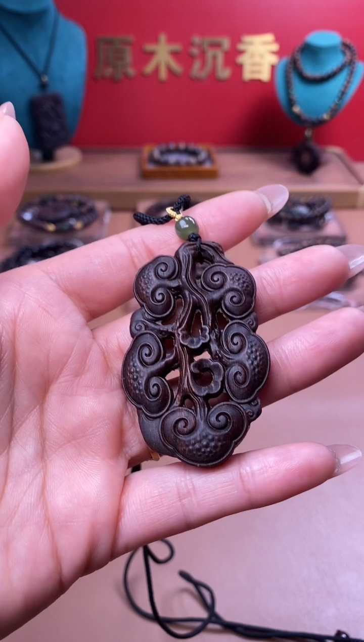【闪购商品】沉香木手串L芽庄黄棋手雕如意灵芝牌