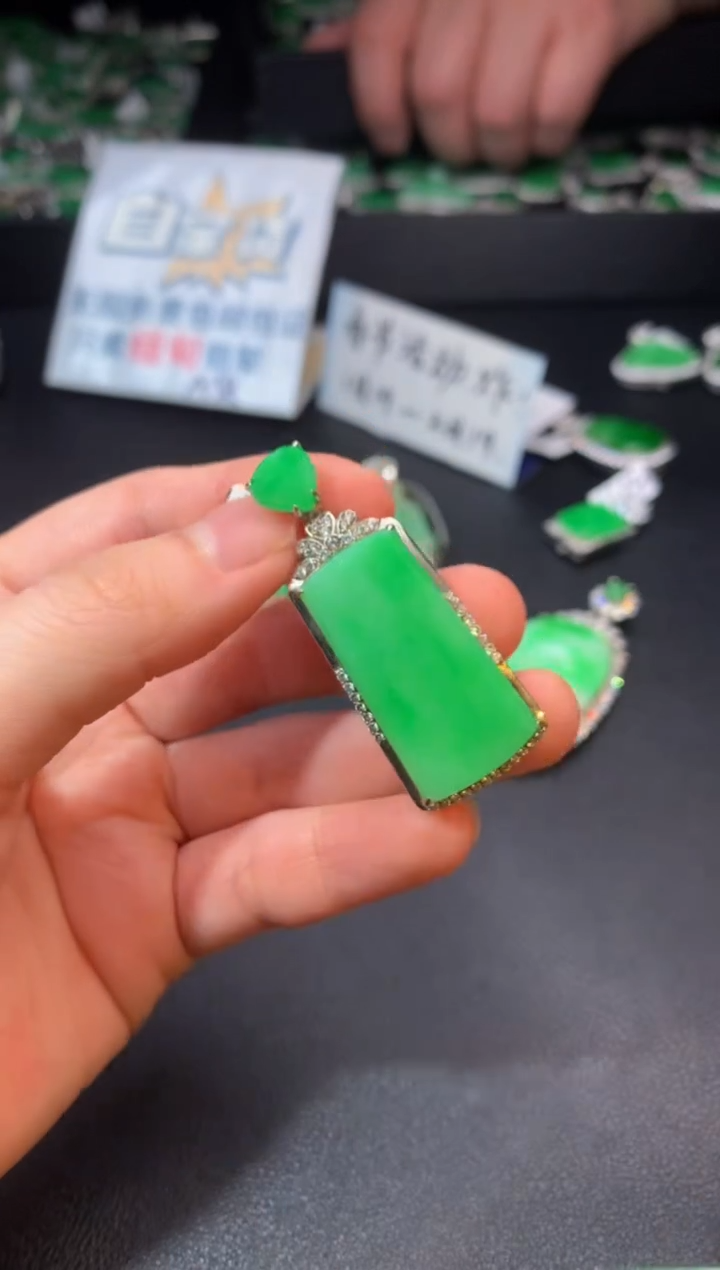 【闪购商品】翡翠颈饰银S925镶嵌翡翠