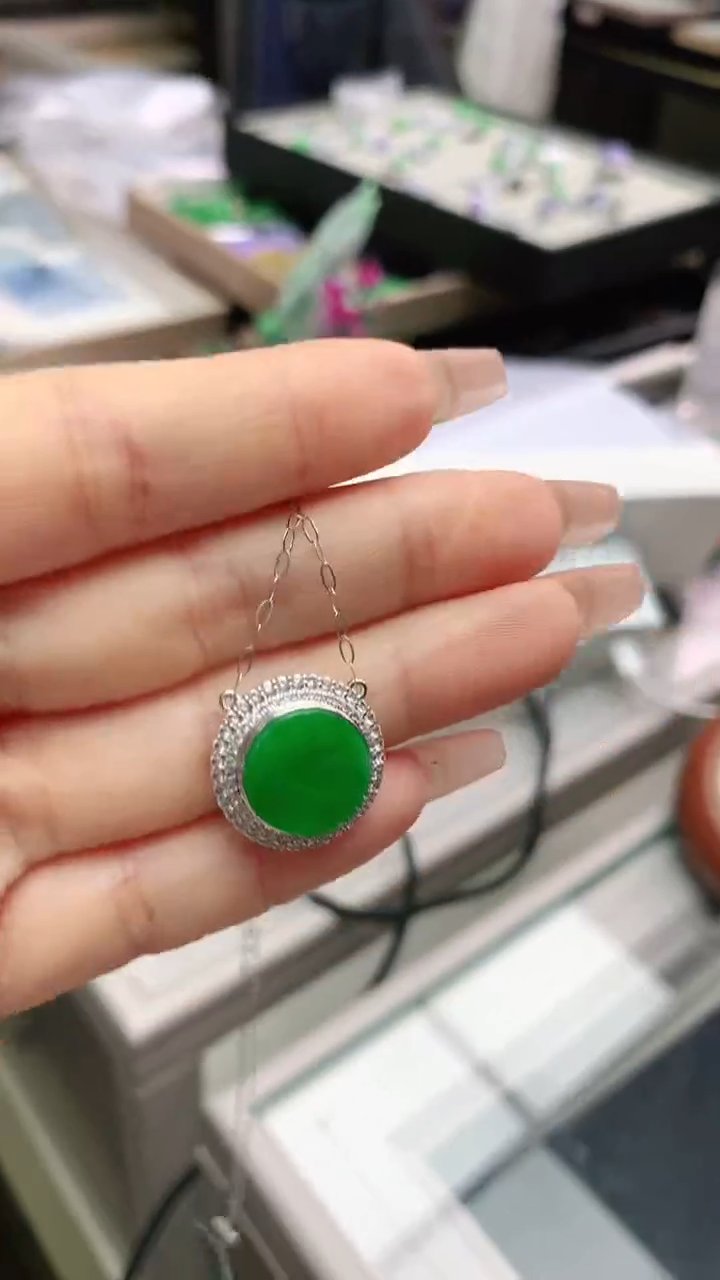 【闪购商品】翡翠颈饰18K金镶嵌赠礼盒证书