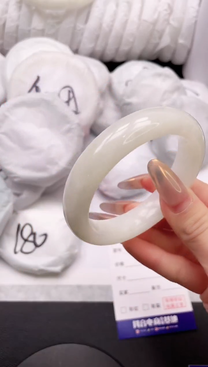 【闪购商品】和田玉手镯未镶嵌13K100-57