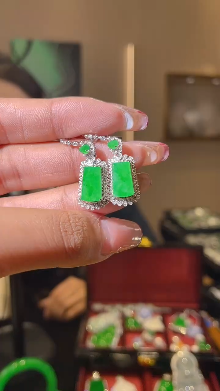 【闪购商品】翡翠耳饰18K金镶嵌天然缅甸翡翠a货