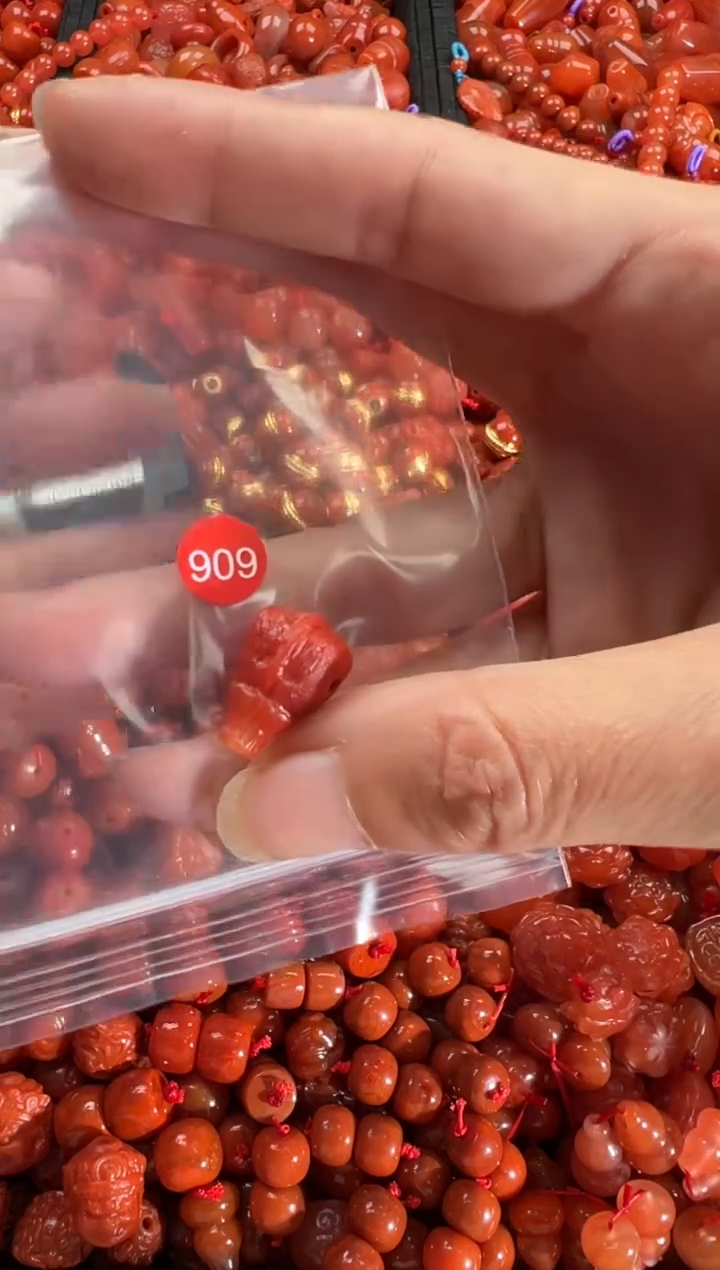 【闪购商品】南红玛瑙颈饰未镶嵌1