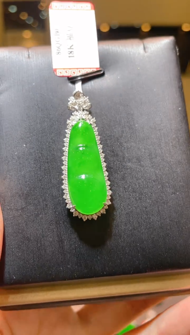 【闪购商品】翡翠吊坠(赠链)18K金镶嵌A77