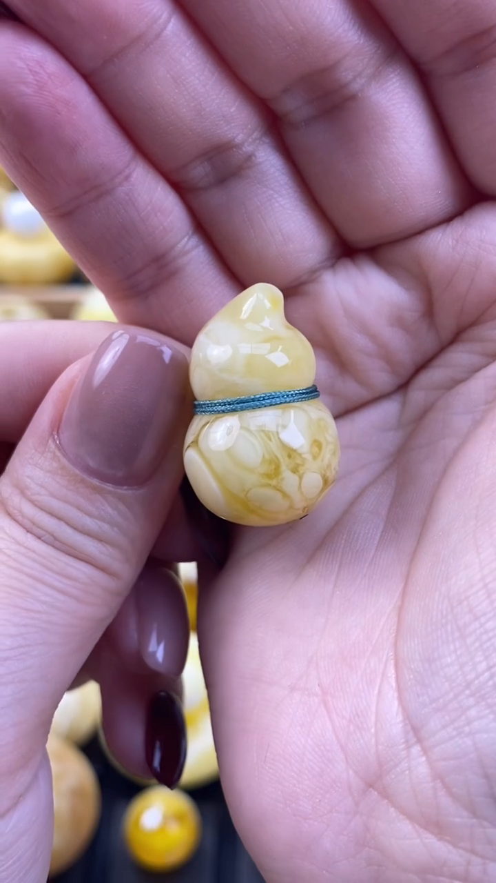 【闪购商品】琥珀裸石未镶嵌月.33