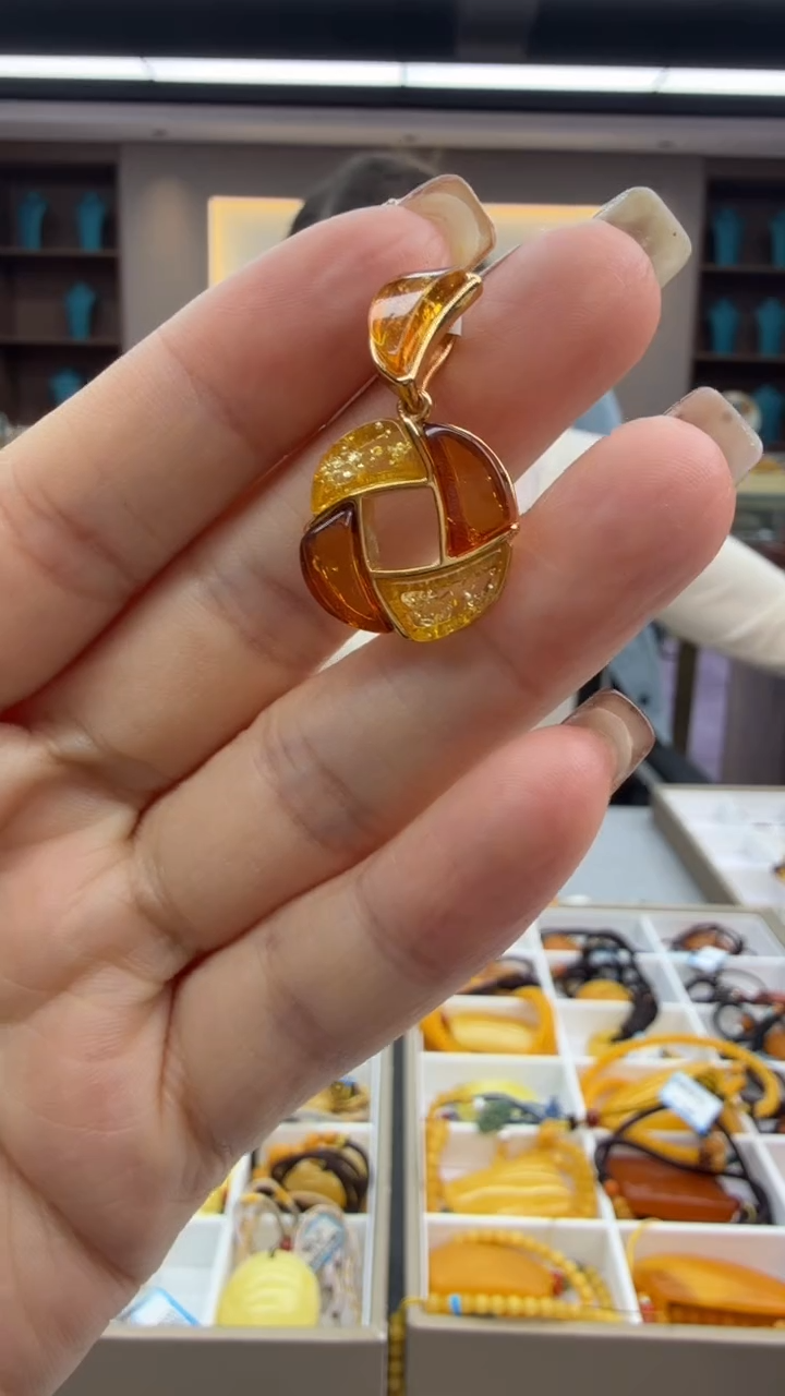 琥珀颈饰未镶嵌25秒拍号 假一罚三 