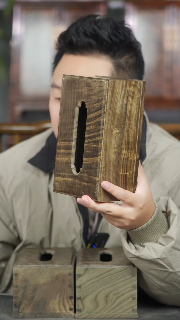 金丝楠883号阴沉满花纹榫卯原木纸巾盒