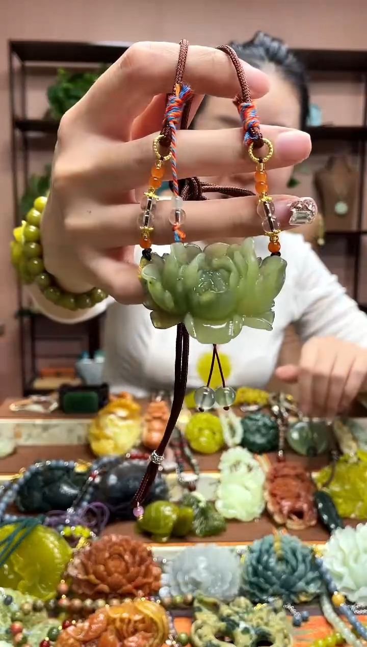 未镶嵌岫玉吊坠·