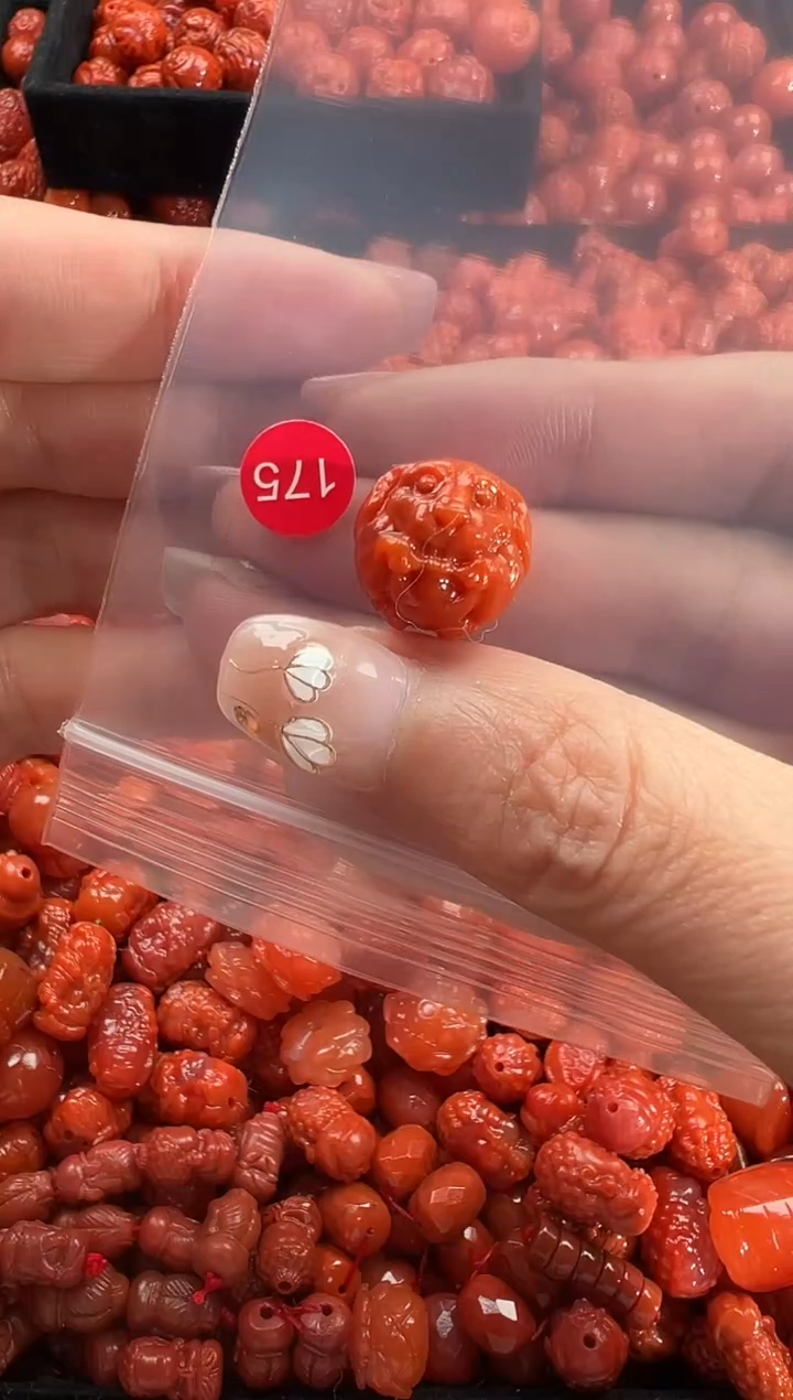 颈饰未镶嵌南红玛瑙1