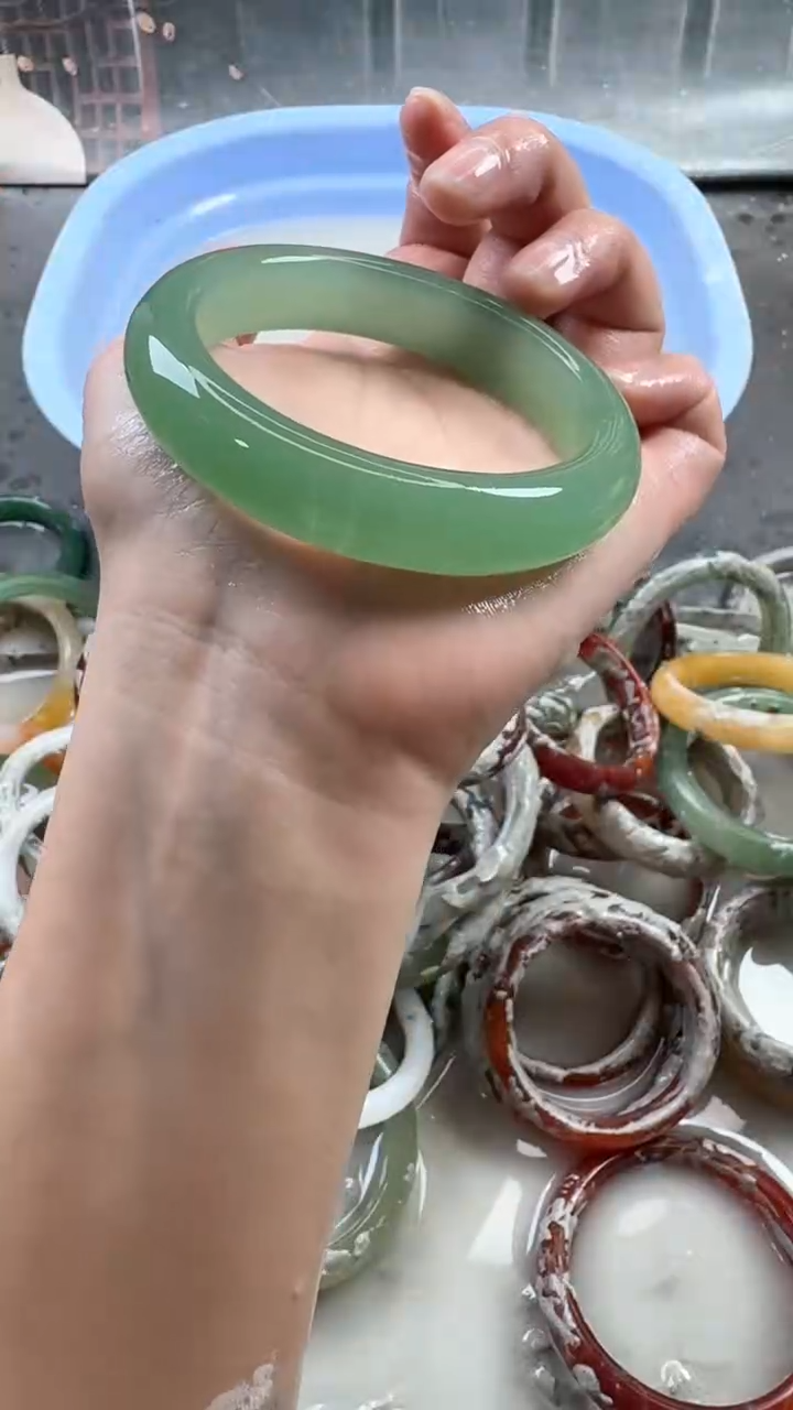 【闪购商品】石英质玉手镯未镶嵌80