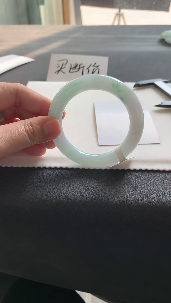 【闪购商品】翡翠手镯未镶嵌55.5圆条A4862买断