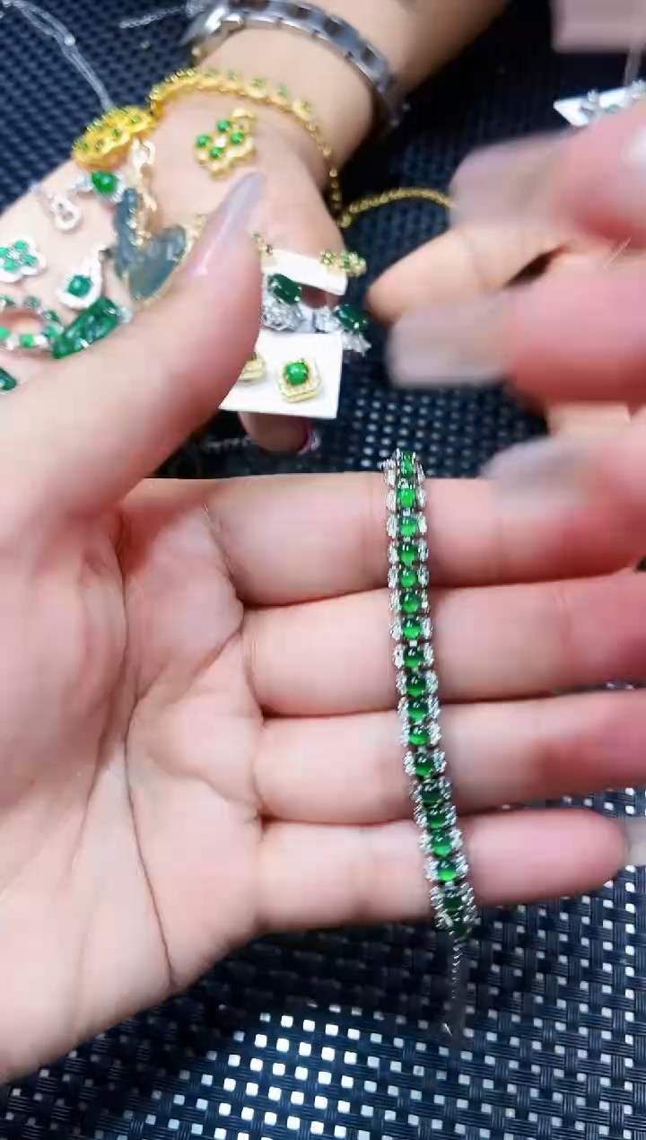 【闪购商品】翡翠手链未镶嵌111111111