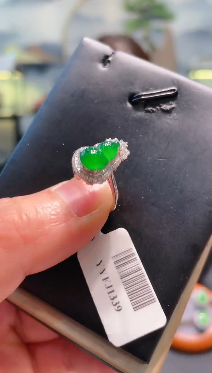 【闪购商品】翡翠颈饰18K金镶嵌A76戒指