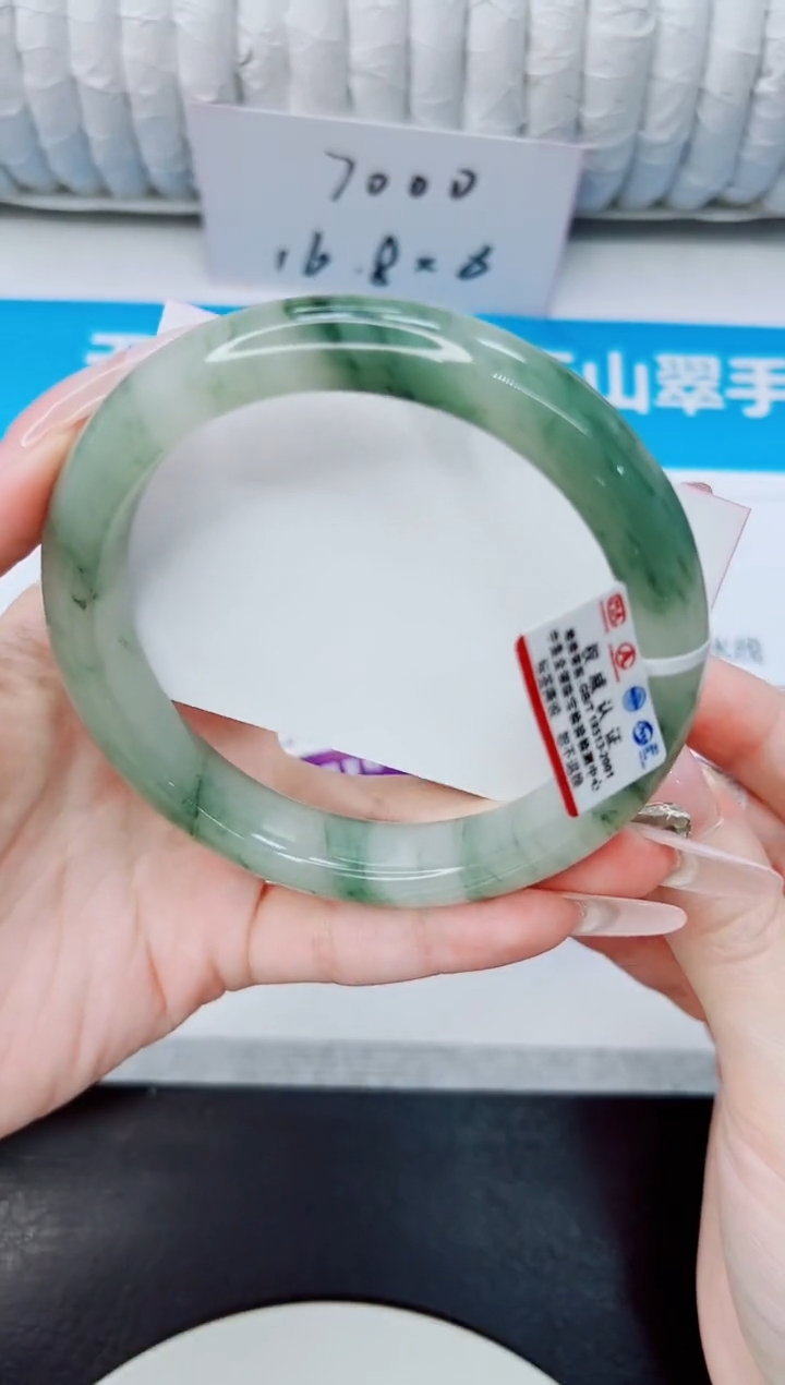 石英质玉手镯未镶嵌77/67