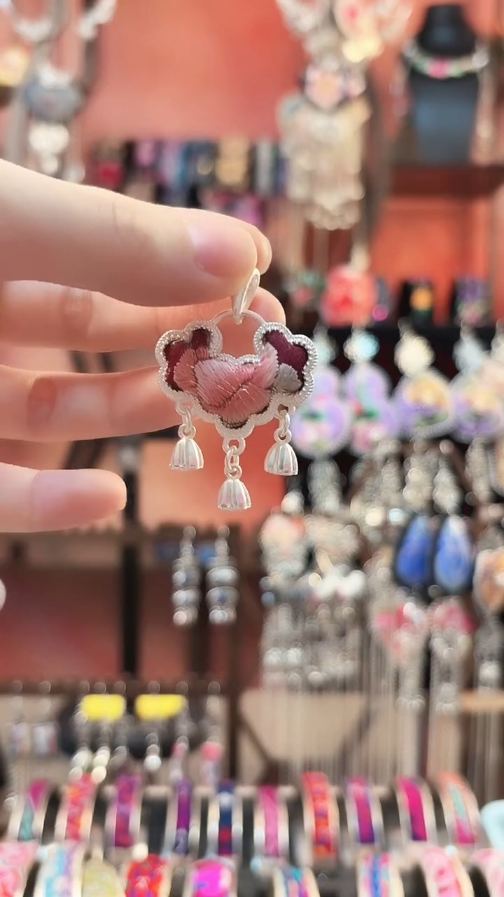 织绣遇****y 云织谣民族风精美饰品  20