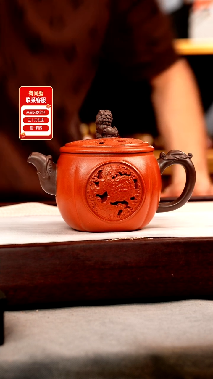 茶壶紫砂红皮龙 狮钮壶 刻绘