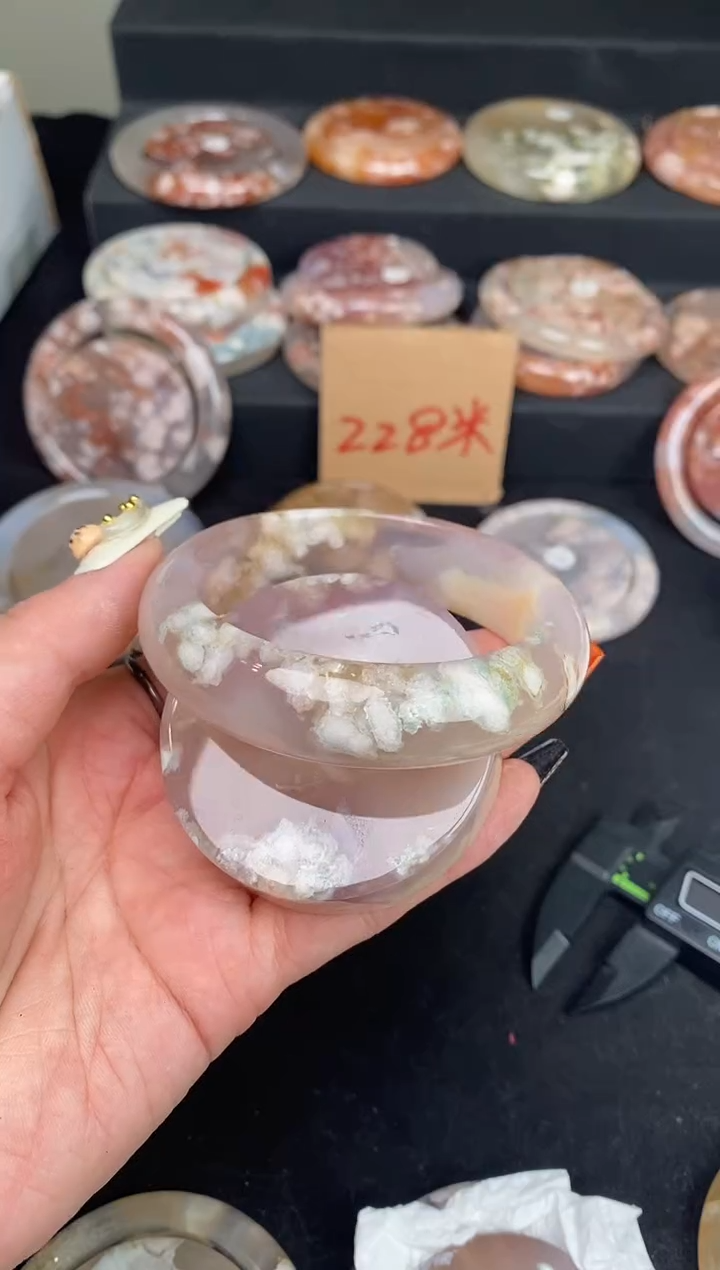 【闪购商品】石英质玉手镯（圆镯）未镶嵌59