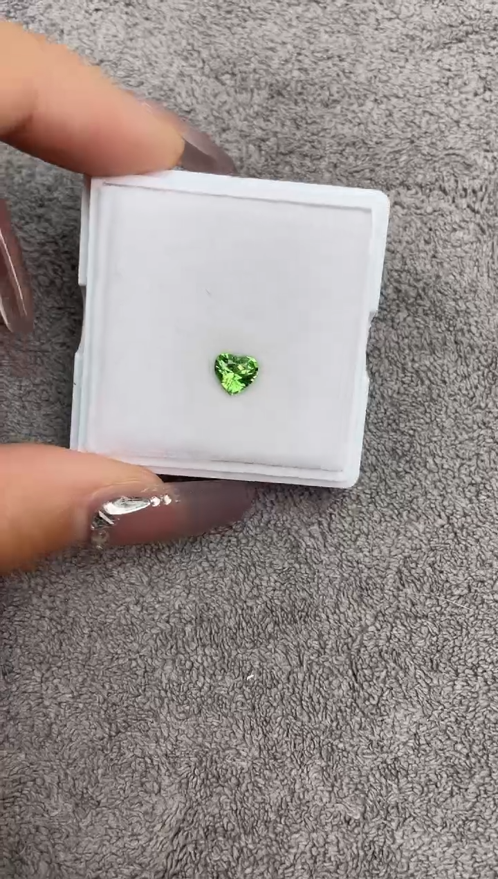 【闪购商品】石榴石（沙弗莱）裸石未镶嵌0.81克拉