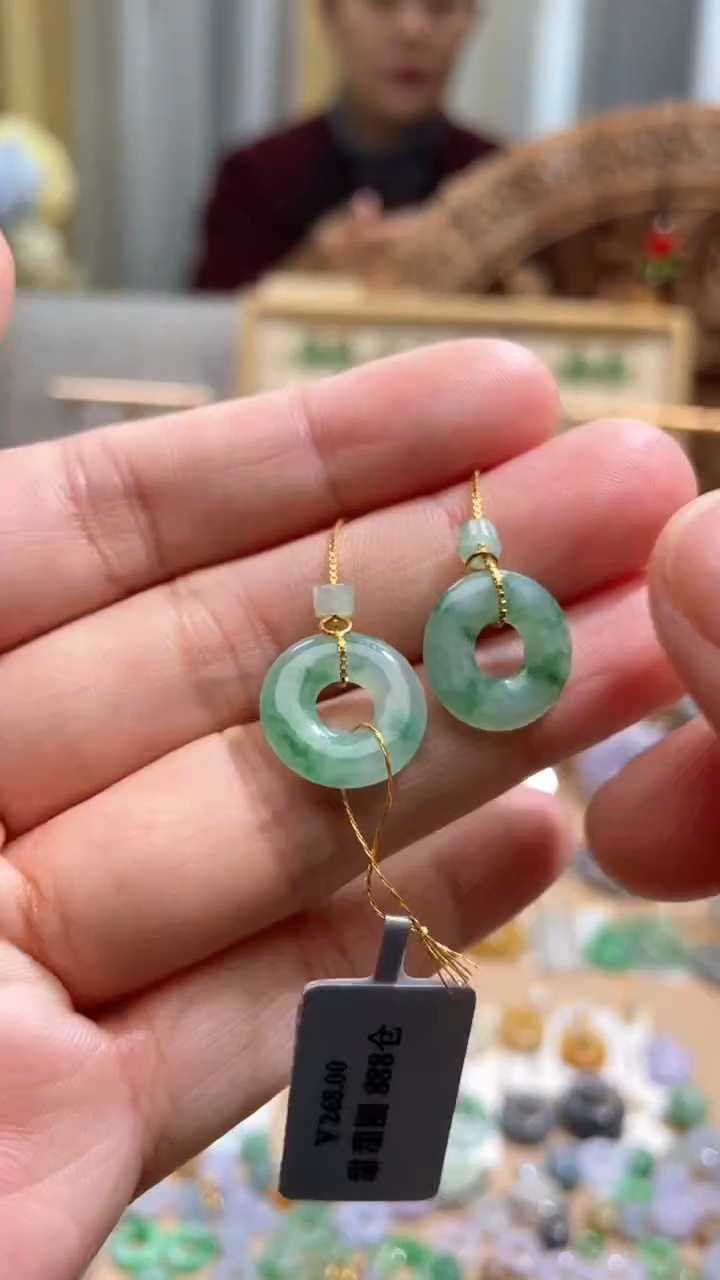 【闪购商品】翡翠颈饰未镶嵌甜甜圈一对