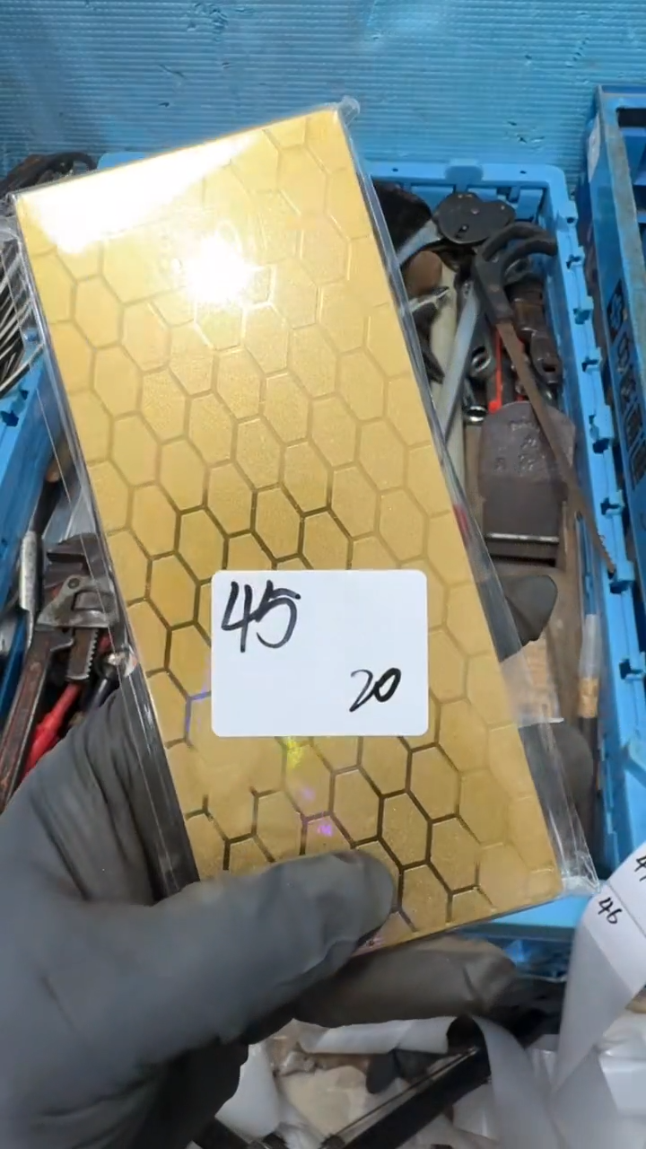 炸家用五金工具一个