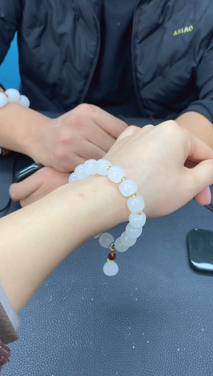 颈饰未镶嵌石英质玉（金丝玉）莲蓬手串