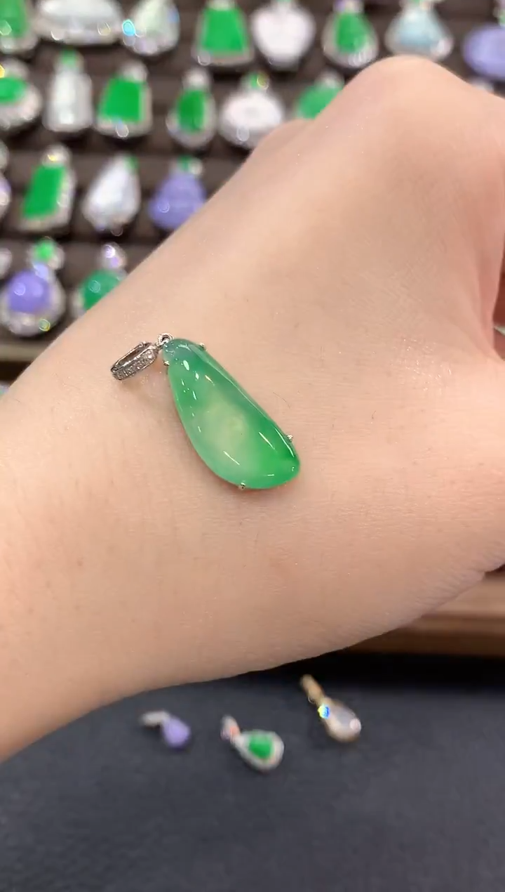 吊坠(不含链)18K金镶嵌翡翠冬日珠宝W27