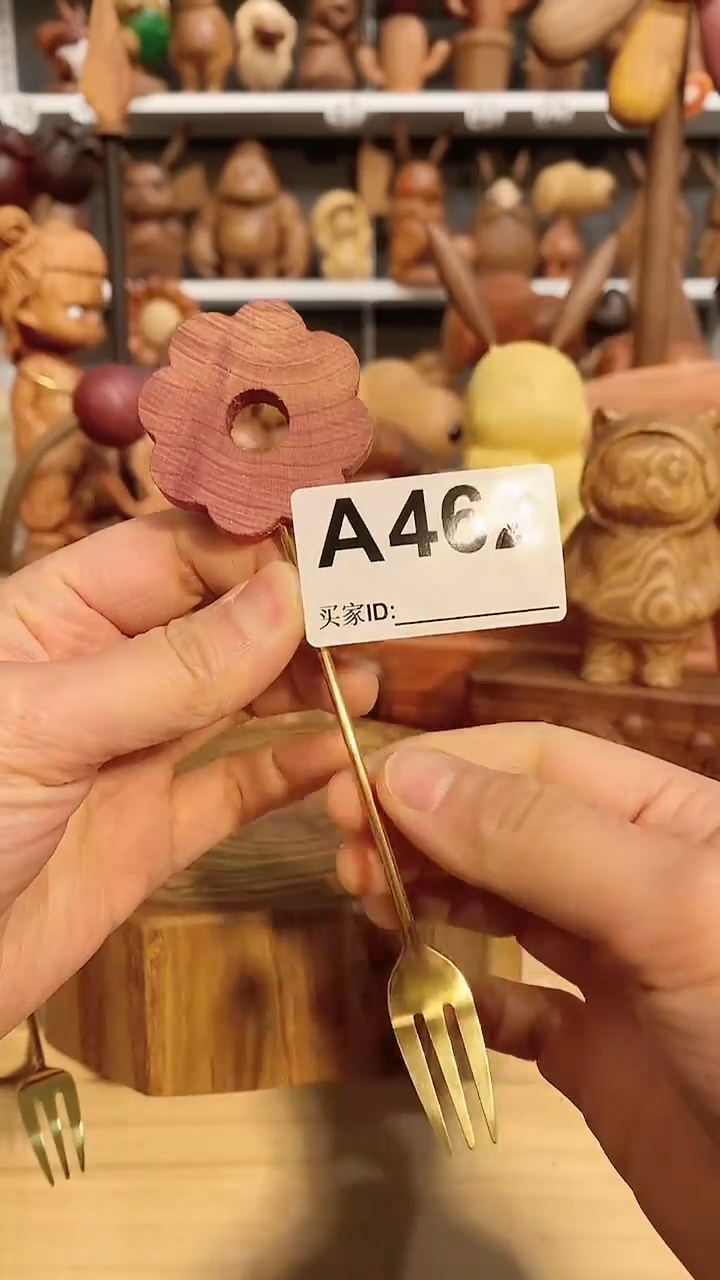 【闪购商品】木木雕摆件可爱卡通