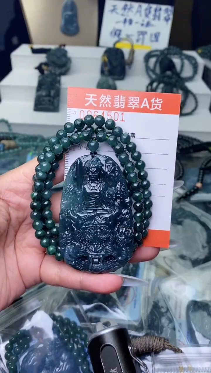 【闪购商品】翡翠颈饰未镶嵌··········