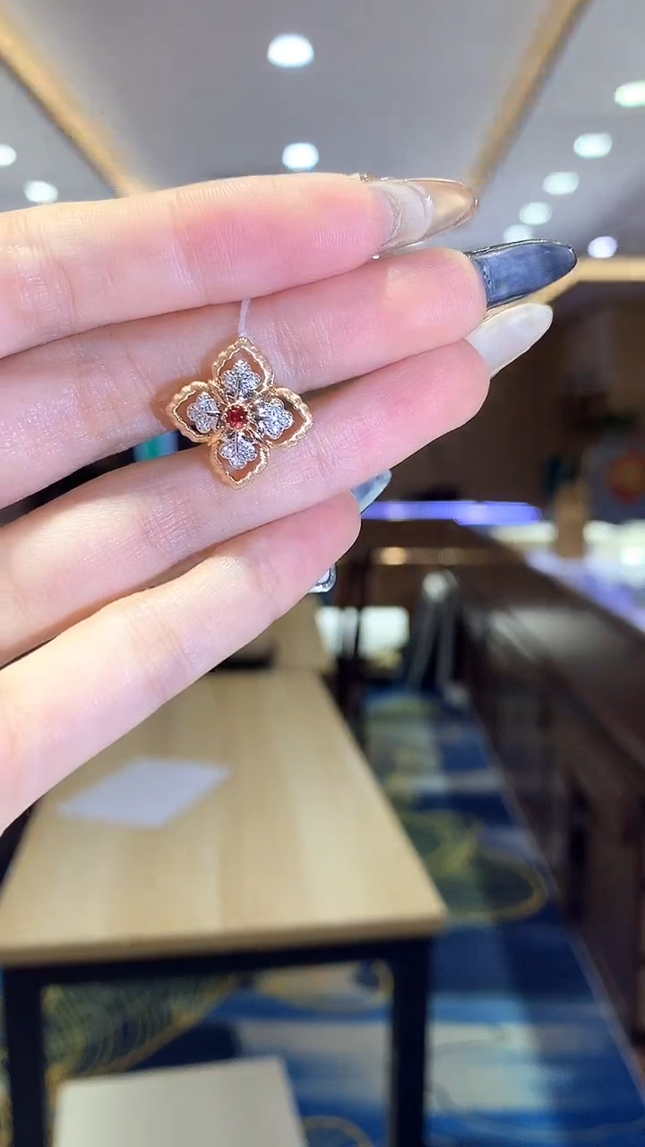 【闪购商品】钻石吊坠18K金镶嵌钻石吊坠