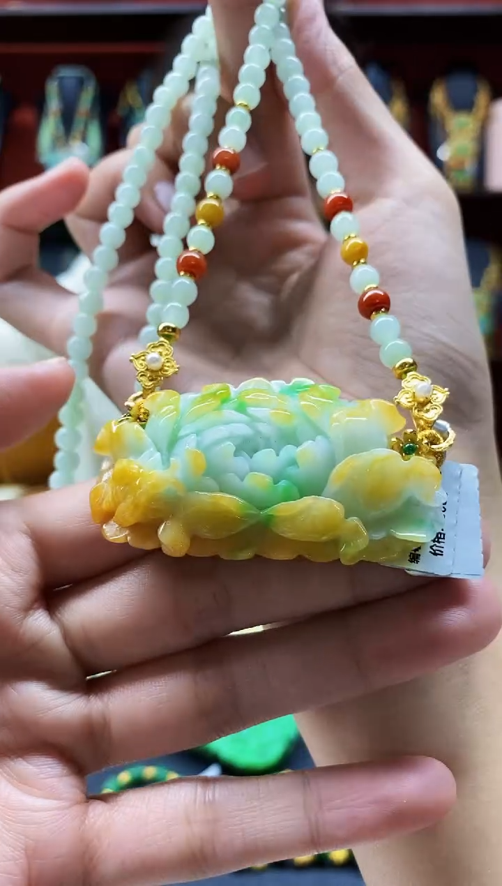 颈饰未镶嵌翡翠吊坠