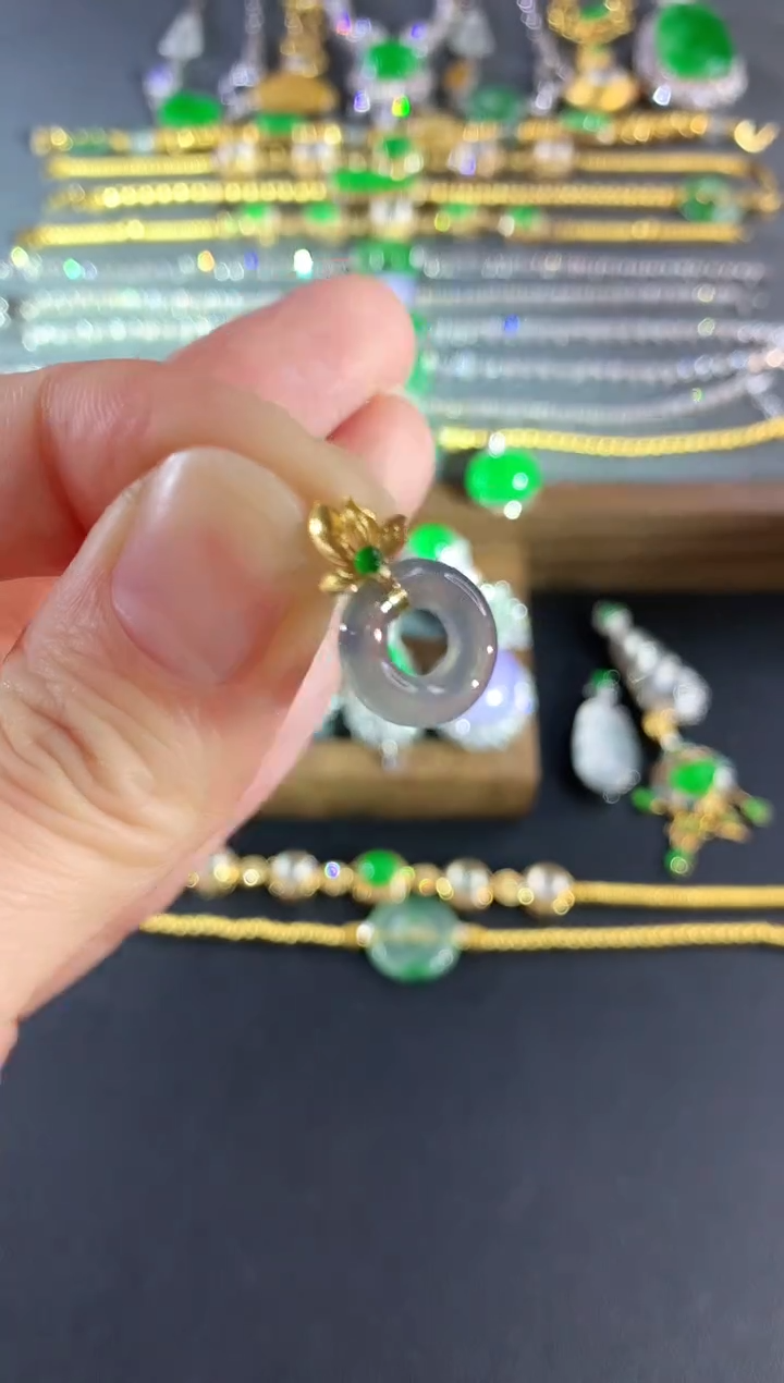 吊坠(不含链)18K金镶嵌翡翠170