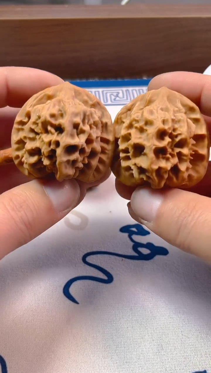 【闪购商品】文玩核桃把件44龙鳞纹帝王